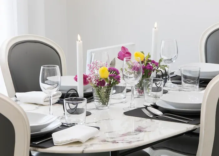 Alfonso Xiii Parking Apartment *